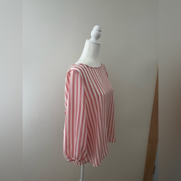 Striped top with back bow derail - Picture 4 of 11